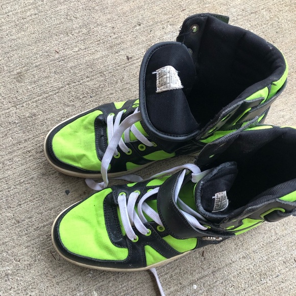 Shoe - Picture 2 of 3